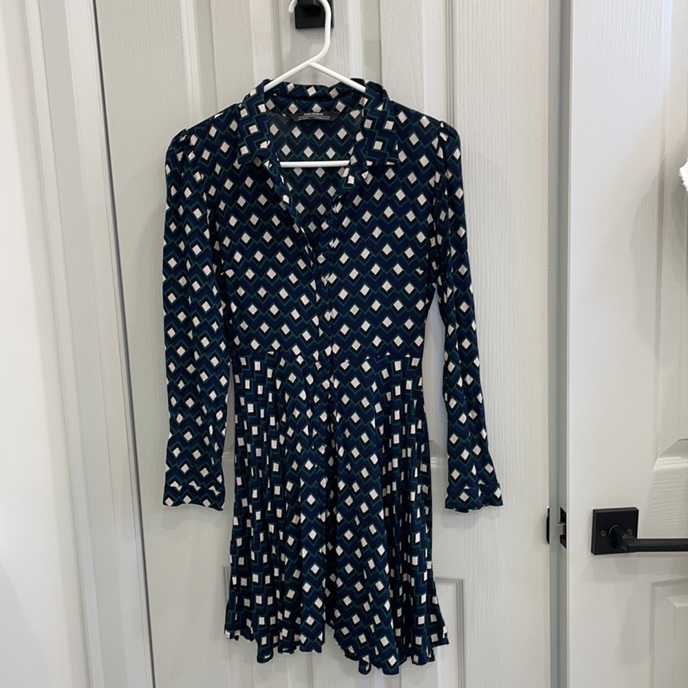 Zara buttoned dress, XS. Nice and tapered. Hardly worn.